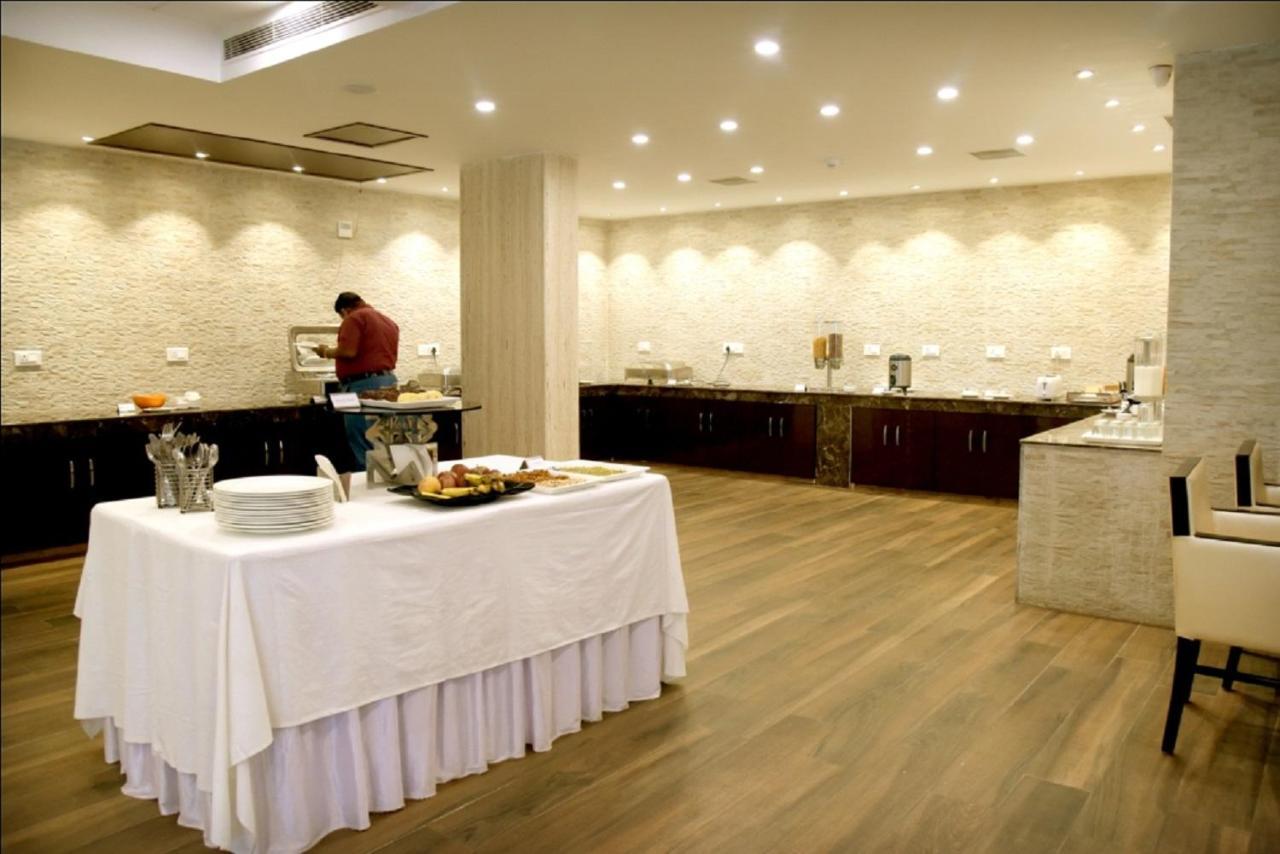 Hotel Krishna Palace, Ayodhya Exterior photo