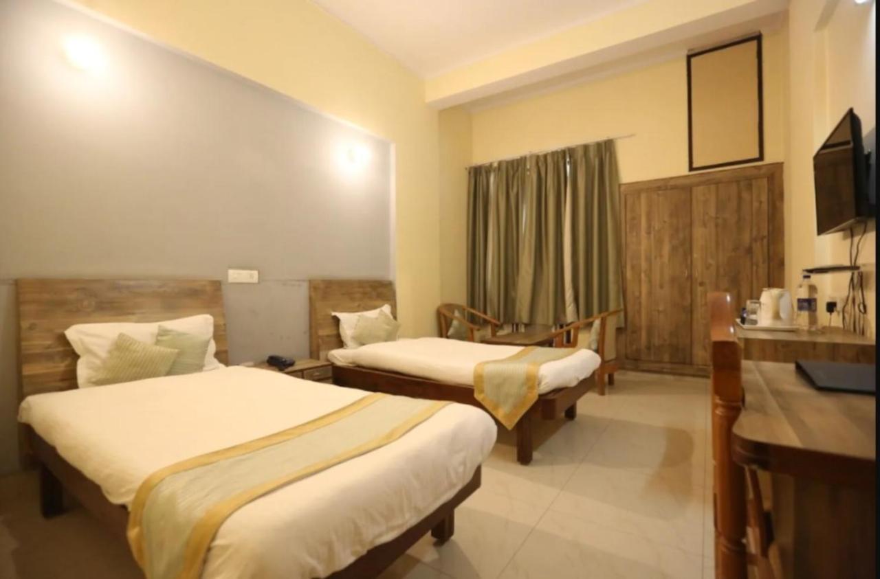 Hotel Krishna Palace, Ayodhya Exterior photo